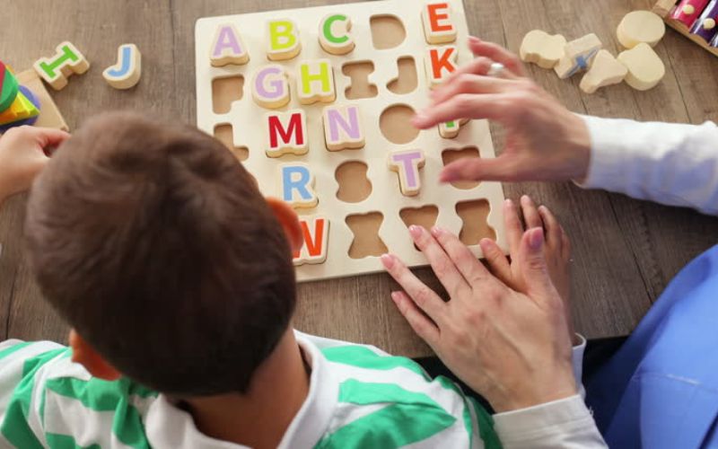 Dấu hiệu nhận biết trẻ có EQ cao? 5 biểu hiện điển hình cha mẹ nên biết