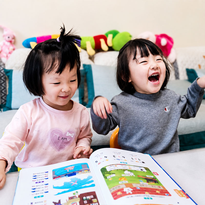 Cách bé vui chơi cùng nhau